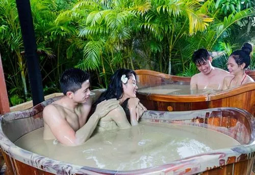 Однодневная экскурсия на гору Та Ку и к горячим источникам Биньчау.